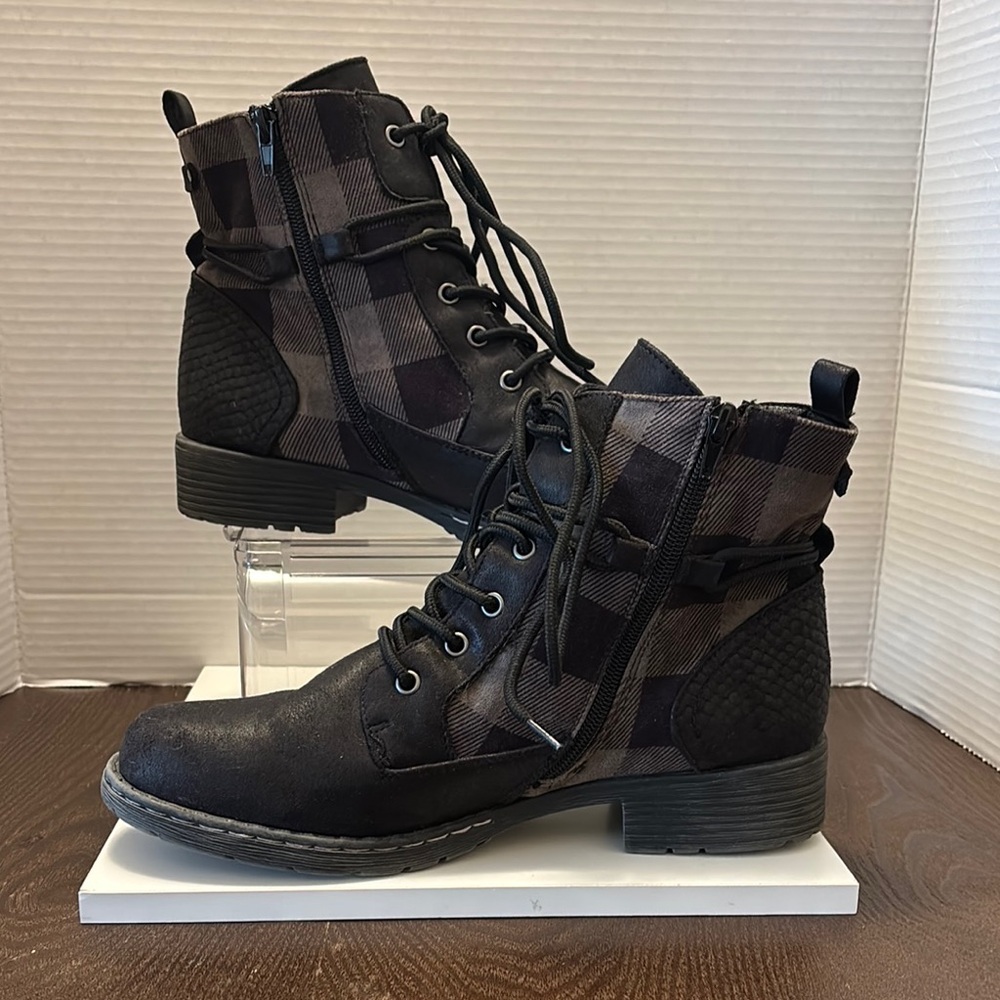 Very G Black and Gray Ankle Boots